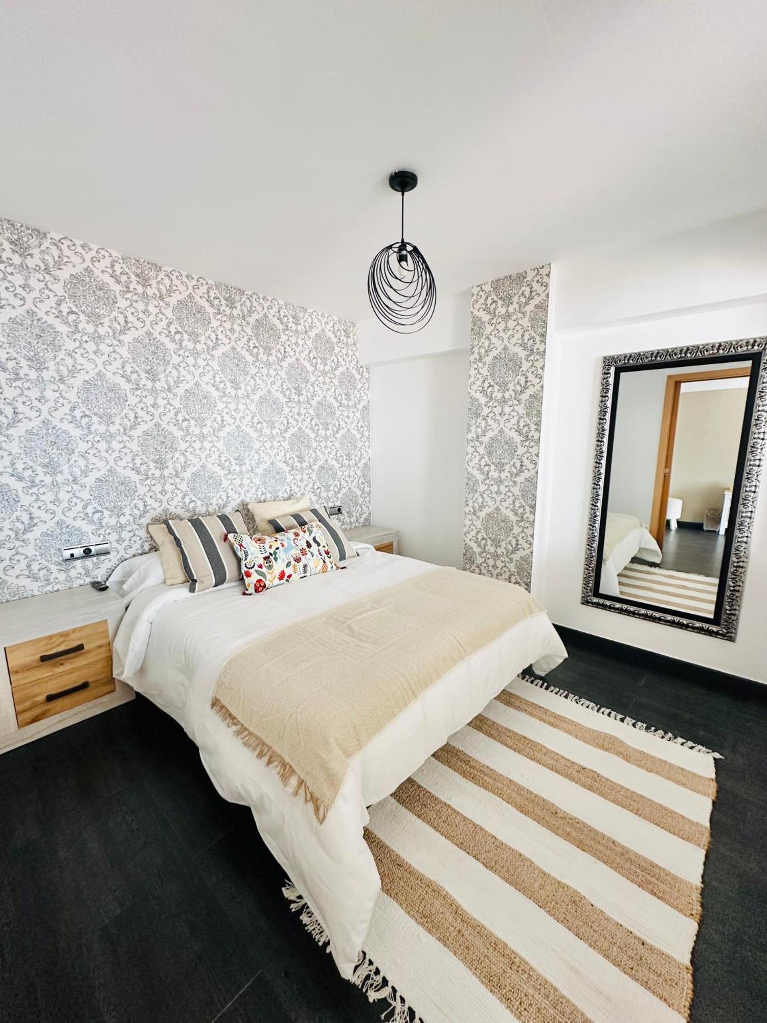 Frente A La Playa Apartamento Boutique En Марбелья Экстерьер фото